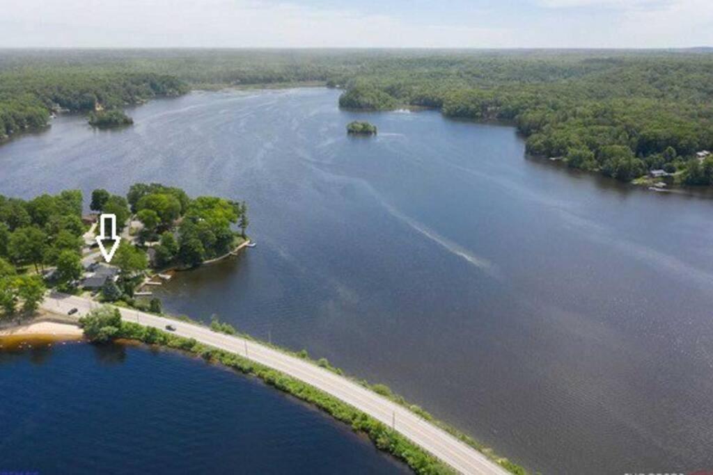 Pet-Friendly Cabin With Dock, Firepit, Bbq Newaygo Eksteriør billede