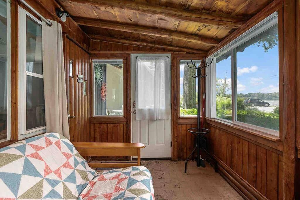Pet-Friendly Cabin With Dock, Firepit, Bbq Newaygo Eksteriør billede