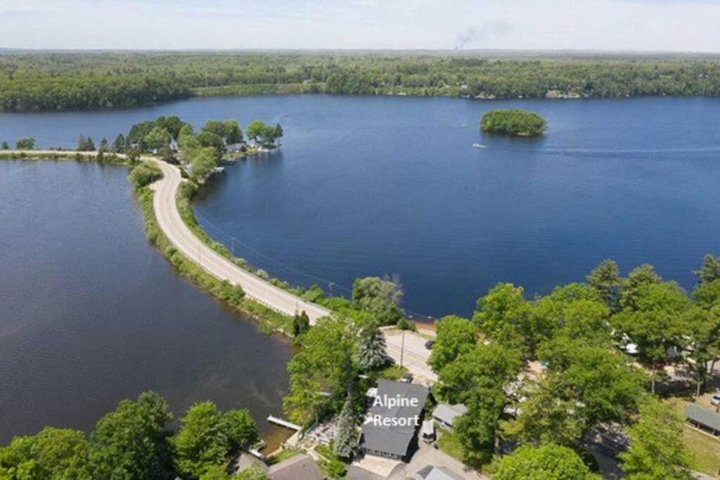 Pet-Friendly Cabin With Dock, Firepit, Bbq Newaygo Eksteriør billede