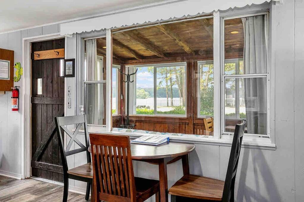 Pet-Friendly Cabin With Dock, Firepit, Bbq Newaygo Eksteriør billede
