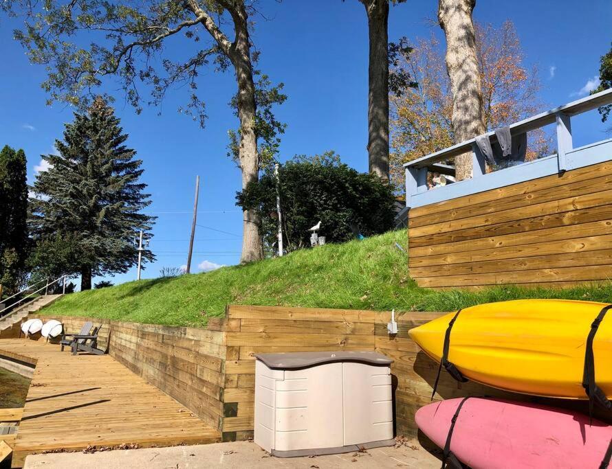 Pet-Friendly Cabin With Dock, Firepit, Bbq Newaygo Eksteriør billede